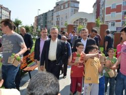 05.05.2012 / Zeytinburnu Belediyesi Fesleğen Dağıtımı